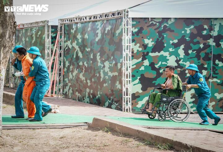 Diễn tập cứu hộ tr&ecirc;n biển ứng ph&oacute; si&ecirc;u b&atilde;o tại Ninh B&igrave;nh năm 2026 - Ảnh 11.