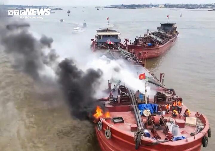 Diễn tập cứu hộ tr&ecirc;n biển ứng ph&oacute; si&ecirc;u b&atilde;o tại Ninh B&igrave;nh năm 2026 - Ảnh 3.