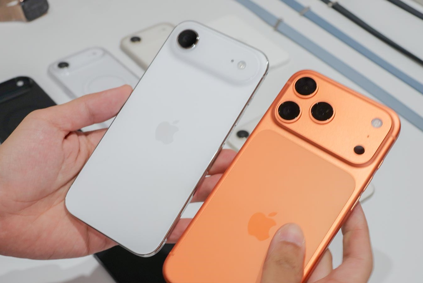 Apple tăng gi&aacute; iPad v&agrave; MacBook: Liệu iPhone c&oacute; theo ch&acirc;n trong năm 2026? - Ảnh 1.