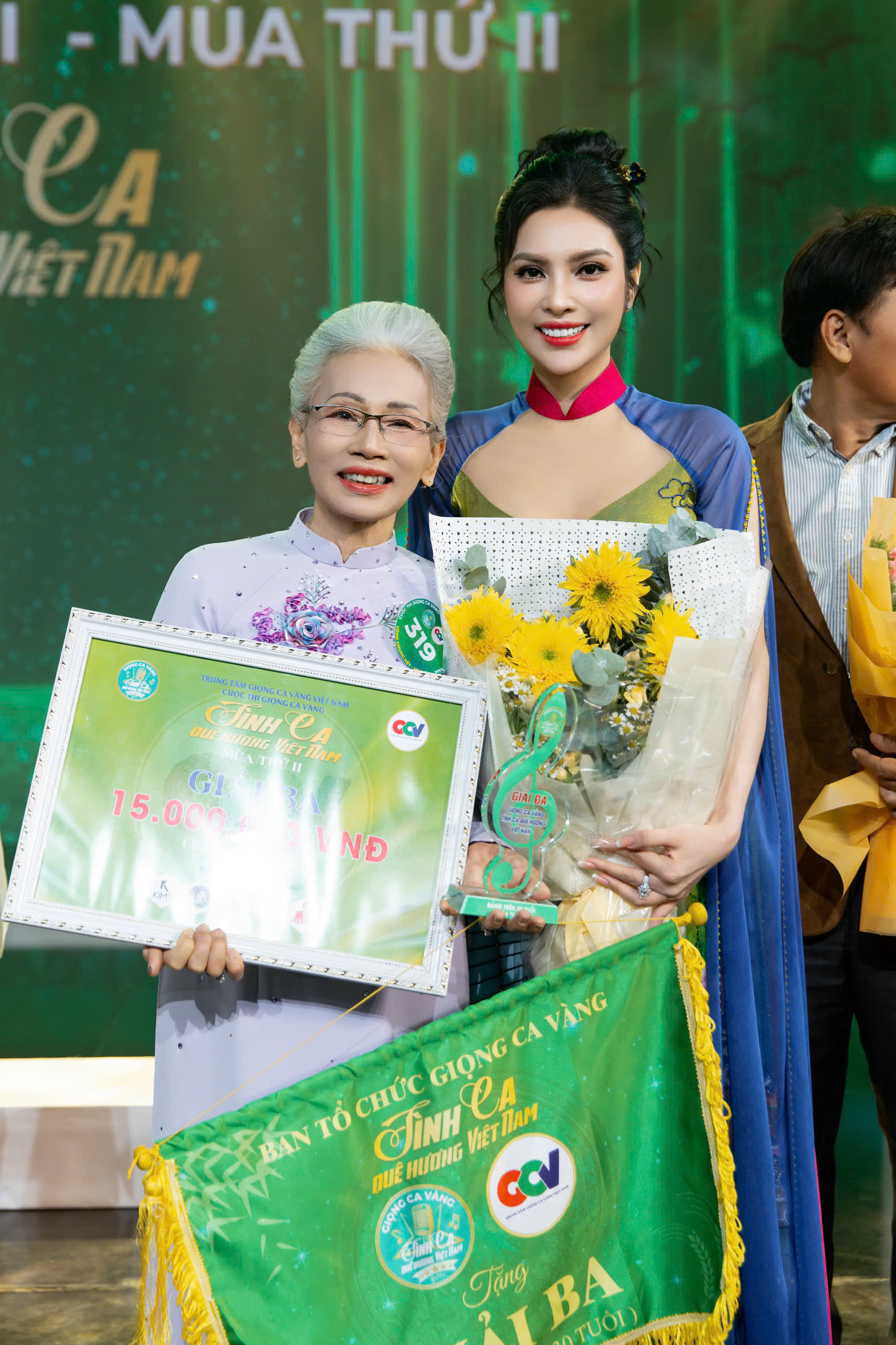B&agrave; Phạm &Aacute;nh Phương tiếp tục đoạt giải thưởng &acirc;m nhạc ở tuổi 68 - Ảnh 5.
