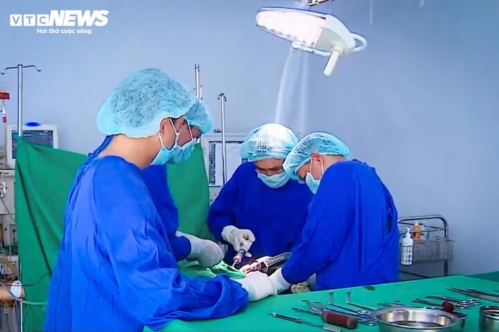 Diễn tập cứu hộ tr&ecirc;n biển ứng ph&oacute; si&ecirc;u b&atilde;o tại Ninh B&igrave;nh năm 2026 - Ảnh 10.