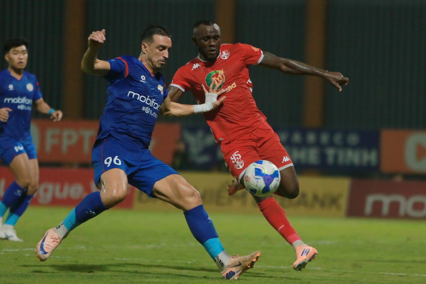 CLB Hải Ph&ograve;ng bị phạt 50 triệu đồng d&ugrave; tho&aacute;t "&aacute;n" cấm dự V-League - Ảnh 1.