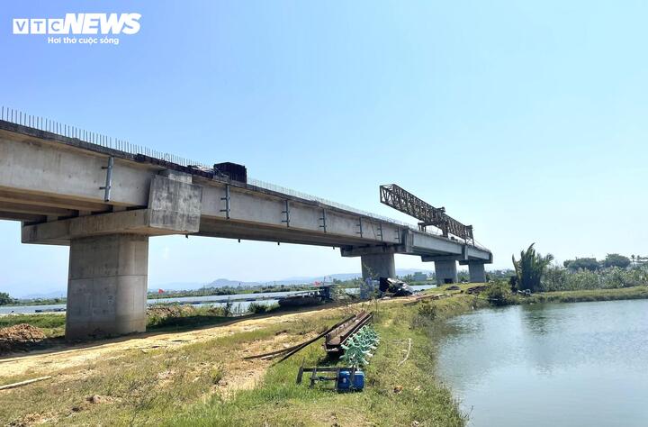 Chủ tịch Đ&agrave; Nẵng chỉ đạo chấm dứt hợp đồng cầu Tam Tiến dang dở sau 7 năm - Ảnh 2.