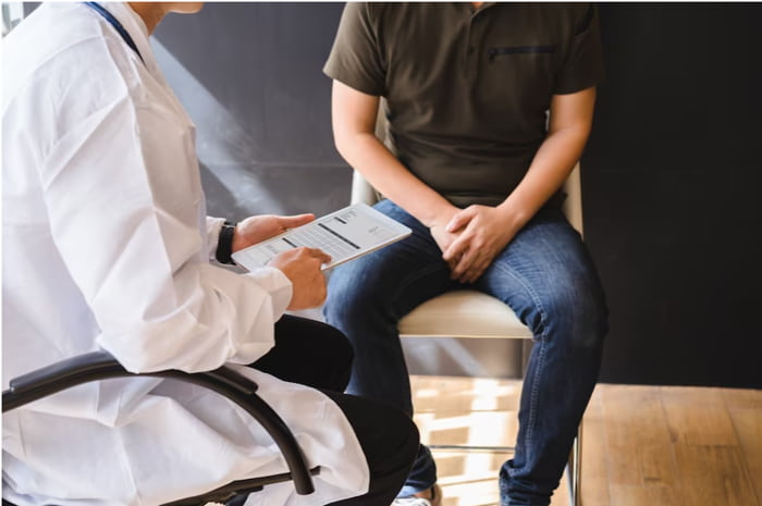 Nam giới dưới 40 tuổi đi kh&aacute;m ng&agrave;y c&agrave;ng nhiều v&igrave; một dấu hiệu kh&ocirc;ng c&ograve;n xuất hiện v&agrave;o buổi s&aacute;ng - Ảnh 1.