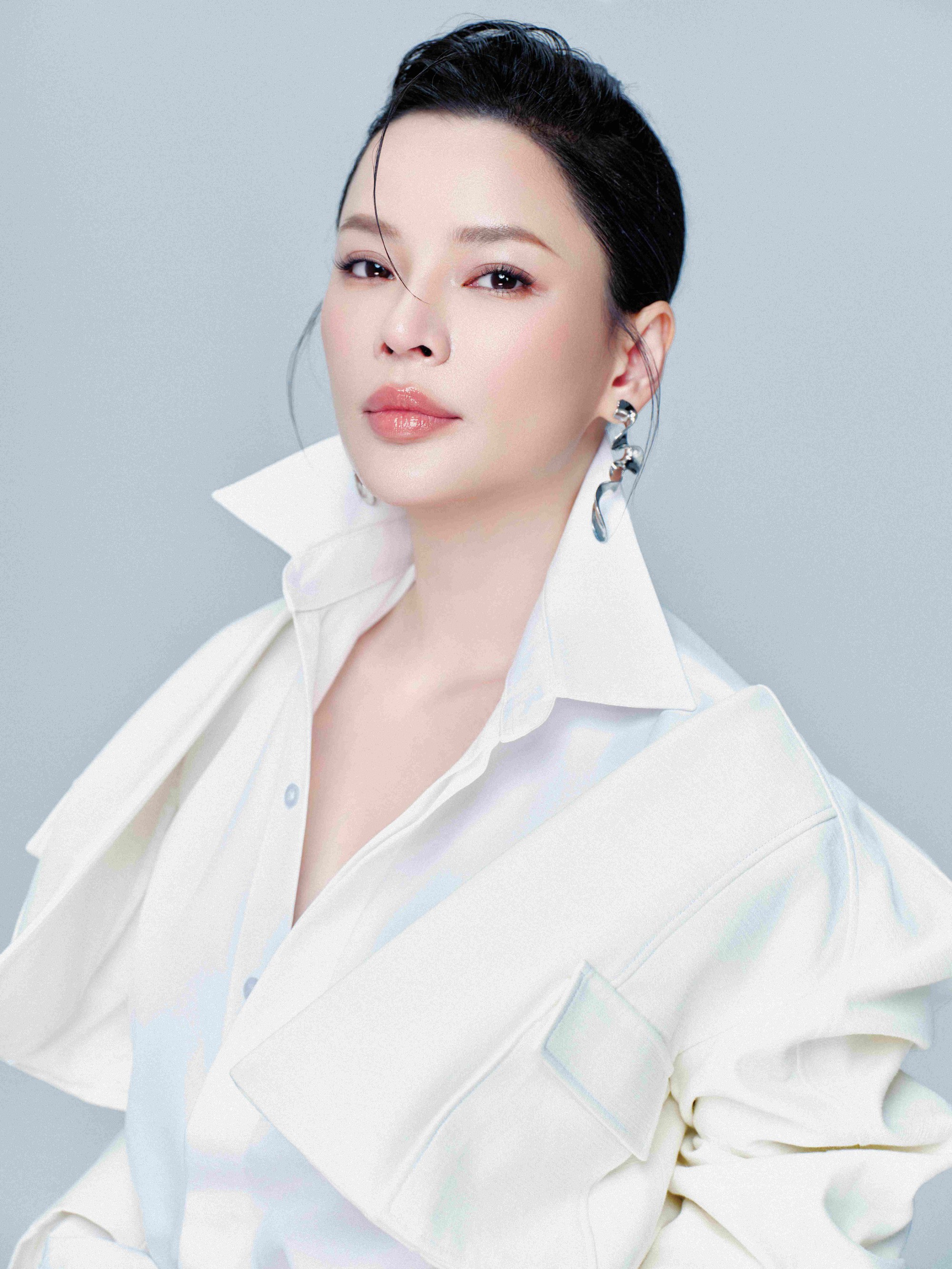 Người đẹp từng "mất t&iacute;ch" khỏi showbiz 12 năm t&aacute;i xuất với tạo h&igrave;nh g&acirc;y bất ngờ  - Ảnh 11.