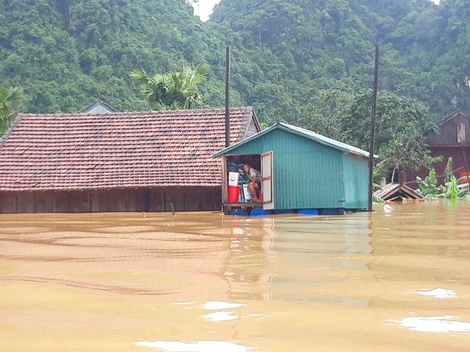 Việt Nam c&oacute; ng&ocirc;i l&agrave;ng cứ lũ về l&agrave; nh&agrave; cửa nổi bồng bềnh, nay lột x&aacute;c th&agrave;nh đặc sản h&aacute;i ra tiền v&agrave; ẵm trọn giải thưởng tốt nhất thế giới - Ảnh 4.