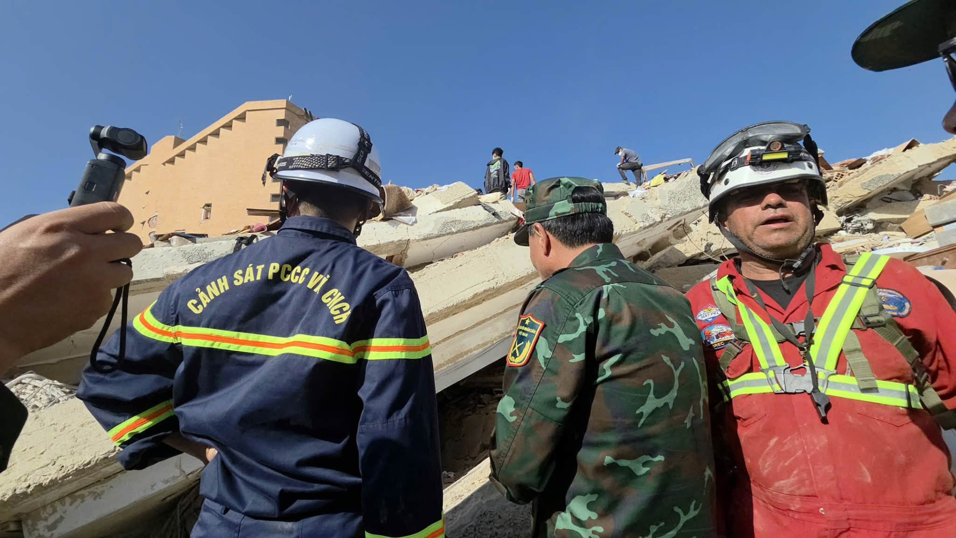 Những h&igrave;nh ảnh đầu ti&ecirc;n của đo&agrave;n cứu nạn Việt Nam tại Venezuela: H&agrave;nh tr&igrave;nh hơn 22 giờ xuy&ecirc;n nửa v&ograve;ng Tr&aacute;i Đất đến t&acirc;m chấn động đất - Ảnh 3.