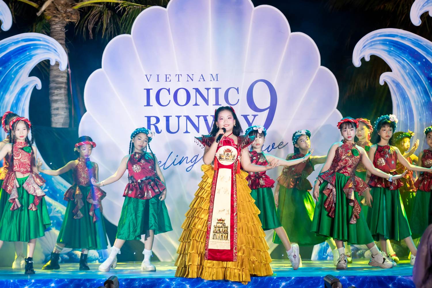 H&agrave;ng trăm mẫu nh&iacute; hội tụ tại Vietnam Iconic Runway Season 9 ở Nha Trang - Ảnh 1.