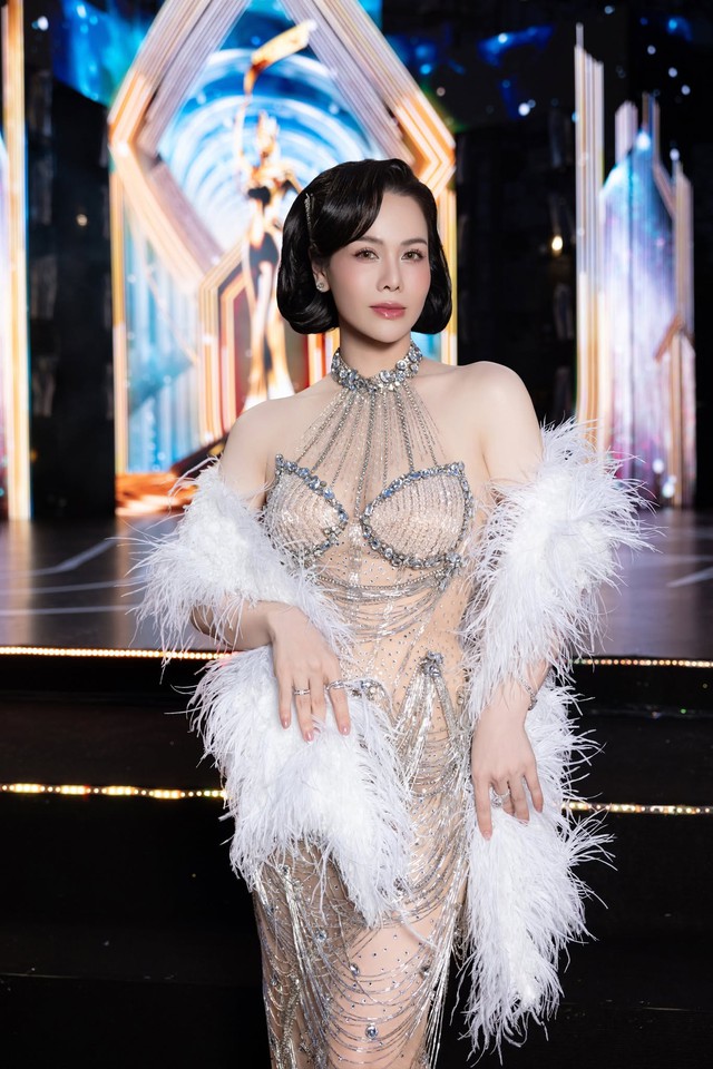 Nữ chủ tịch l&agrave; mẹ đơn th&acirc;n showbiz, ng&agrave;y c&agrave;ng n&oacute;ng bỏng sau ly h&ocirc;n, nu&ocirc;i con trong biệt thự 20 tỷ - Ảnh 12.