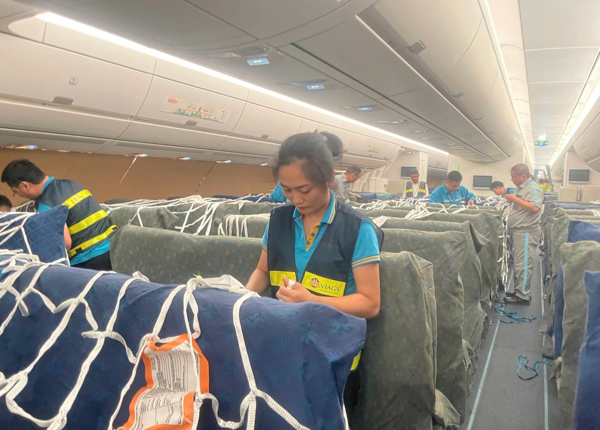 Đêm qua, một máy bay Vietnam Airlines không chở bất kỳ hành khách nào cất cánh từ sân bay Nội Bài - Ảnh 3.