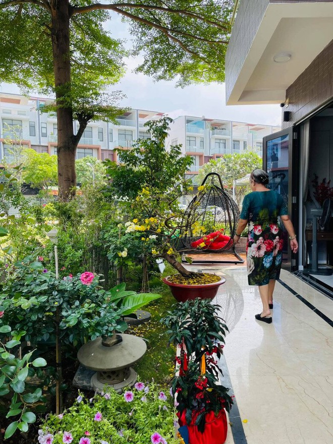 Nữ chủ tịch l&agrave; mẹ đơn th&acirc;n showbiz, ng&agrave;y c&agrave;ng n&oacute;ng bỏng sau ly h&ocirc;n, nu&ocirc;i con trong biệt thự 20 tỷ - Ảnh 9.