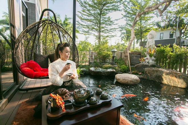 Nữ chủ tịch l&agrave; mẹ đơn th&acirc;n showbiz, ng&agrave;y c&agrave;ng n&oacute;ng bỏng sau ly h&ocirc;n, nu&ocirc;i con trong biệt thự 20 tỷ - Ảnh 8.