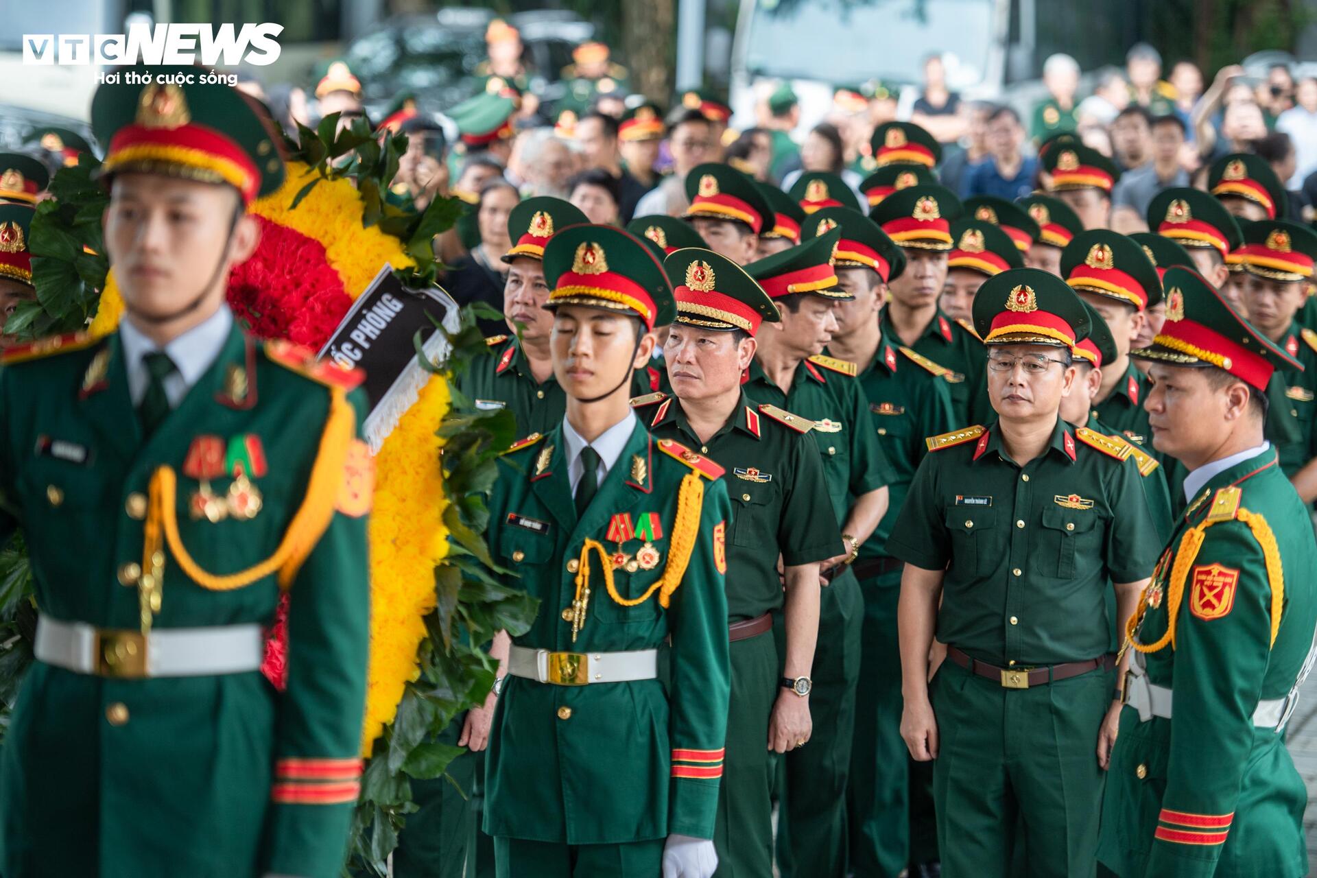 Tiễn biệt Anh h&ugrave;ng La Văn Cầu: Lễ tang X&uacute;c động tại Nh&agrave; tang lễ Bộ Quốc ph&ograve;ng - Ảnh 2.