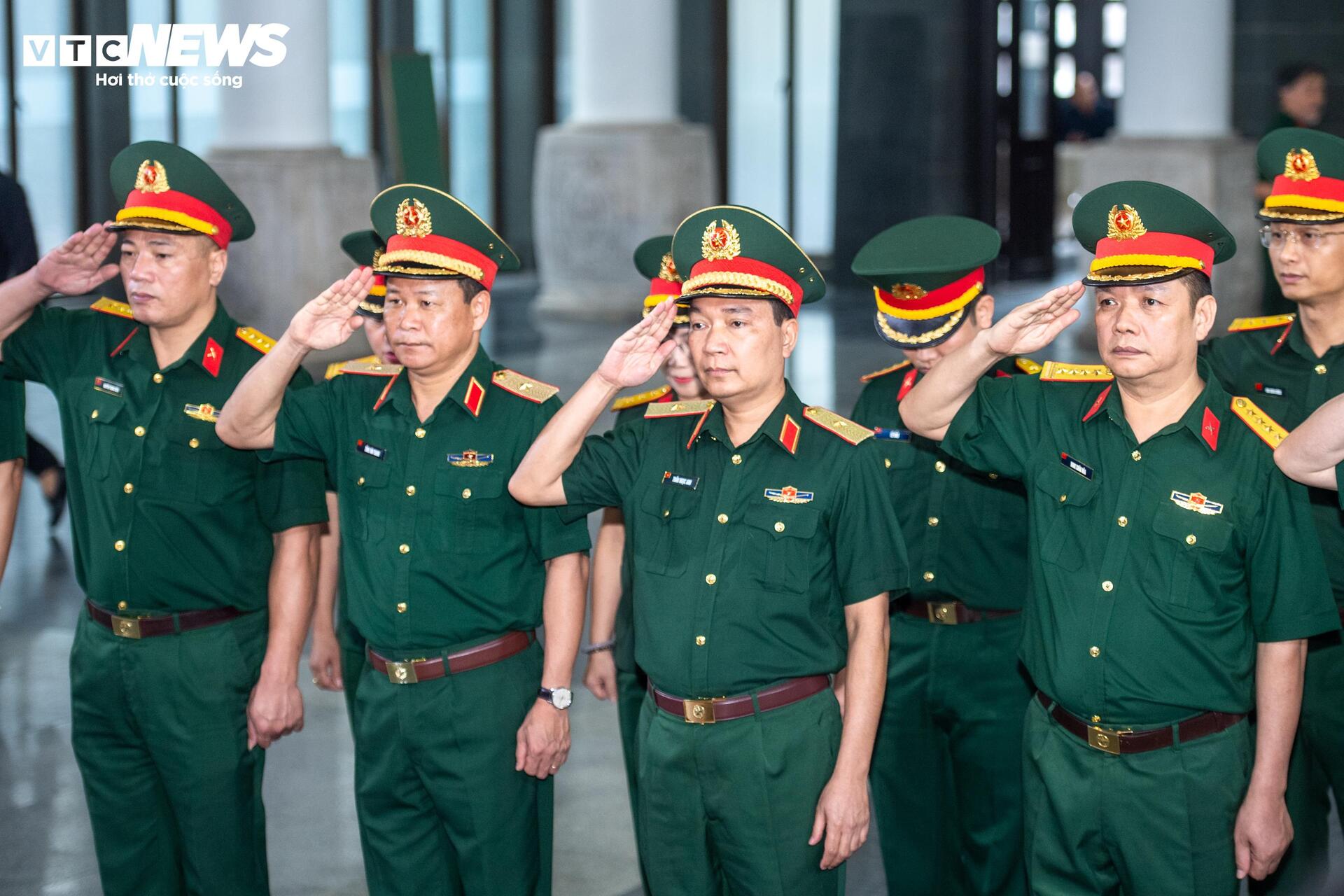 Tiễn biệt Anh h&ugrave;ng La Văn Cầu: Lễ tang X&uacute;c động tại Nh&agrave; tang lễ Bộ Quốc ph&ograve;ng - Ảnh 6.