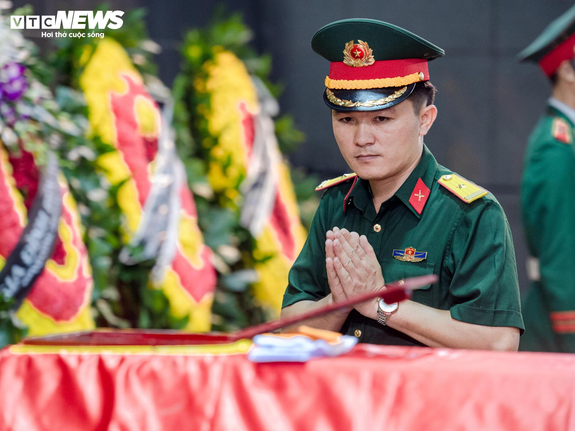 Tiễn biệt Anh h&ugrave;ng La Văn Cầu: Lễ tang X&uacute;c động tại Nh&agrave; tang lễ Bộ Quốc ph&ograve;ng - Ảnh 9.