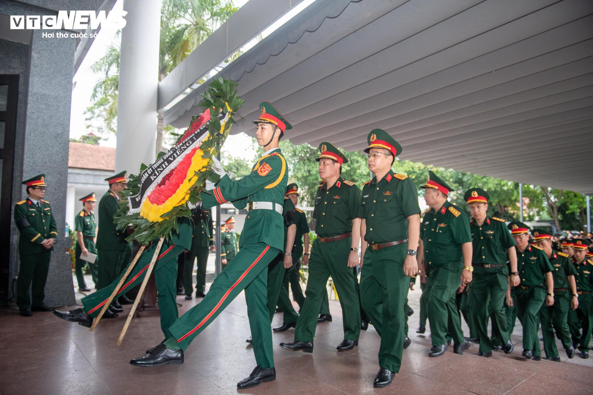 Tiễn biệt Anh h&ugrave;ng La Văn Cầu: Lễ tang X&uacute;c động tại Nh&agrave; tang lễ Bộ Quốc ph&ograve;ng - Ảnh 5.