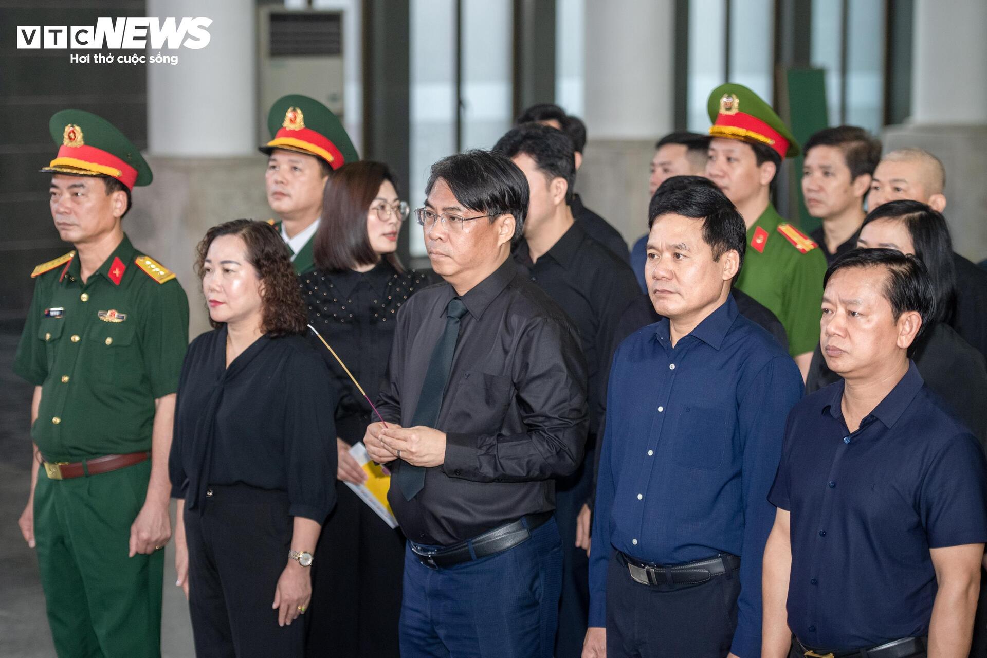 Tiễn biệt Anh h&ugrave;ng La Văn Cầu: Lễ tang X&uacute;c động tại Nh&agrave; tang lễ Bộ Quốc ph&ograve;ng - Ảnh 7.