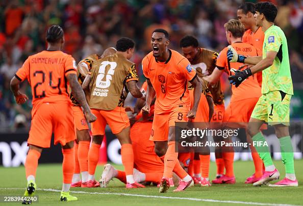 DIỄN BIẾN H&agrave; Lan 1-1 Morocco: "Cơn lốc" thủng lưới ph&uacute;t b&ugrave; giờ, hai đội bước v&agrave;o hiệp phụ - Ảnh 3.
