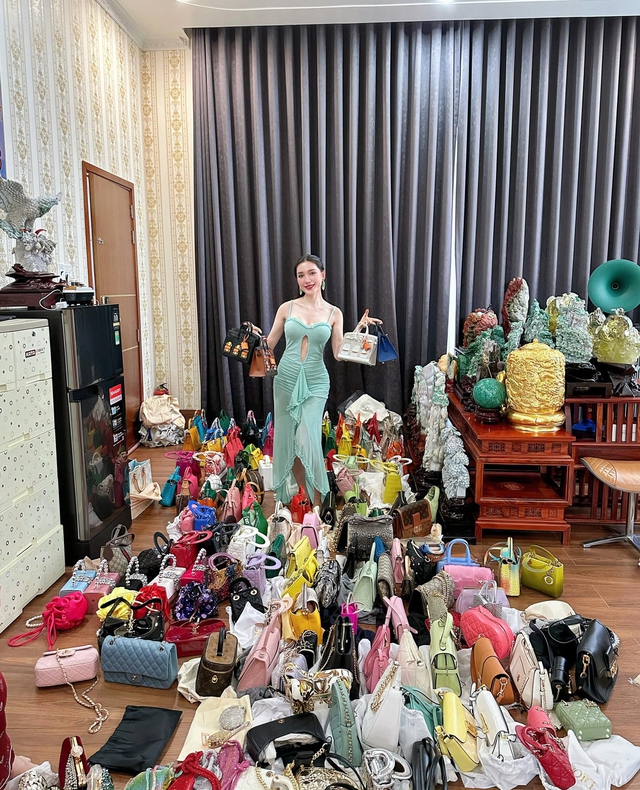 Miền T&acirc;y c&oacute; 1 nh&acirc;n vật chơi kim cương, đồ hiệu đổ đống: Cuộc sống hiện tại trong l&acirc;u đ&agrave;i 2 mặt tiền, diện t&iacute;ch 1.000m2- Ảnh 6.