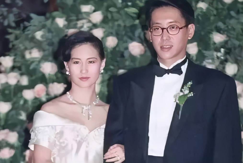 Đ&aacute;m cưới thế kỷ của H&agrave; Si&ecirc;u Quỳnh: Ho&agrave;i niệm về sự xa hoa - Ảnh 1.