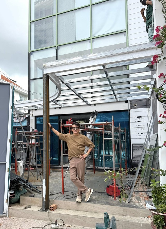 "&Ocirc;ng ho&agrave;ng nhạc Việt" một thời c&ugrave;ng l&uacute;c khoe 2 cơ ngơi bề thế ở quận 2 v&agrave; quận 3, TP.HCM. - Ảnh 1.