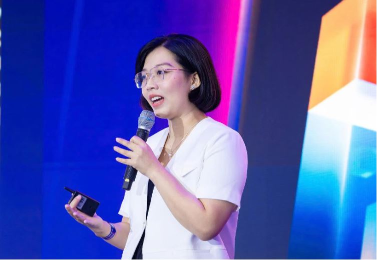 Từ cỏ dại đến Amazon: H&agrave;nh tr&igrave;nh triệu USD của startup 6 người - Ảnh 1.