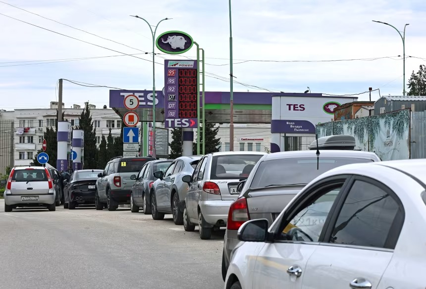 Boikiy bốc ch&aacute;y, hạm đội Baltic bị tấn c&ocirc;ng ngay trước khi &ocirc;ng Putin xuất hiện: Ukraine gửi th&ocirc;ng điệp g&igrave;? - Ảnh 2.