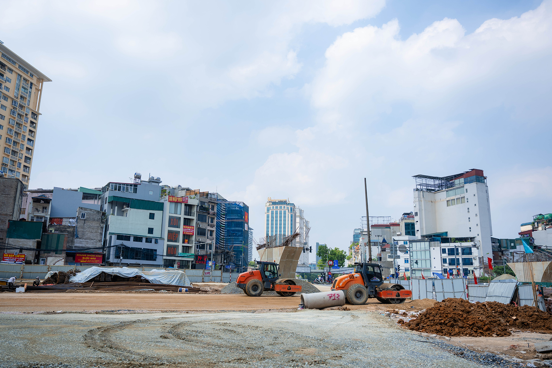 Hà Nội: Diện mạo bất ngờ trên tuyến vành đai 1 Hoàng Cầu - Voi Phục những ngày đầu tháng 6- Ảnh 9.