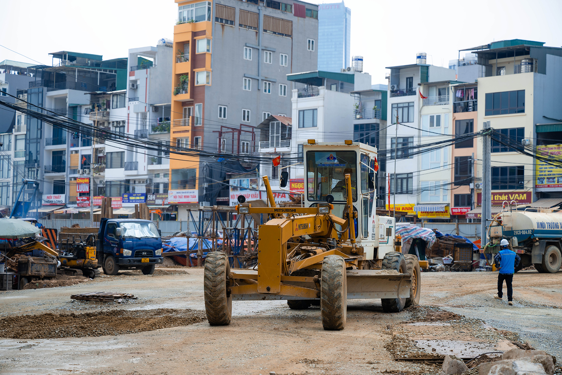 Hà Nội: Diện mạo bất ngờ trên tuyến vành đai 1 Hoàng Cầu - Voi Phục những ngày đầu tháng 6- Ảnh 12.