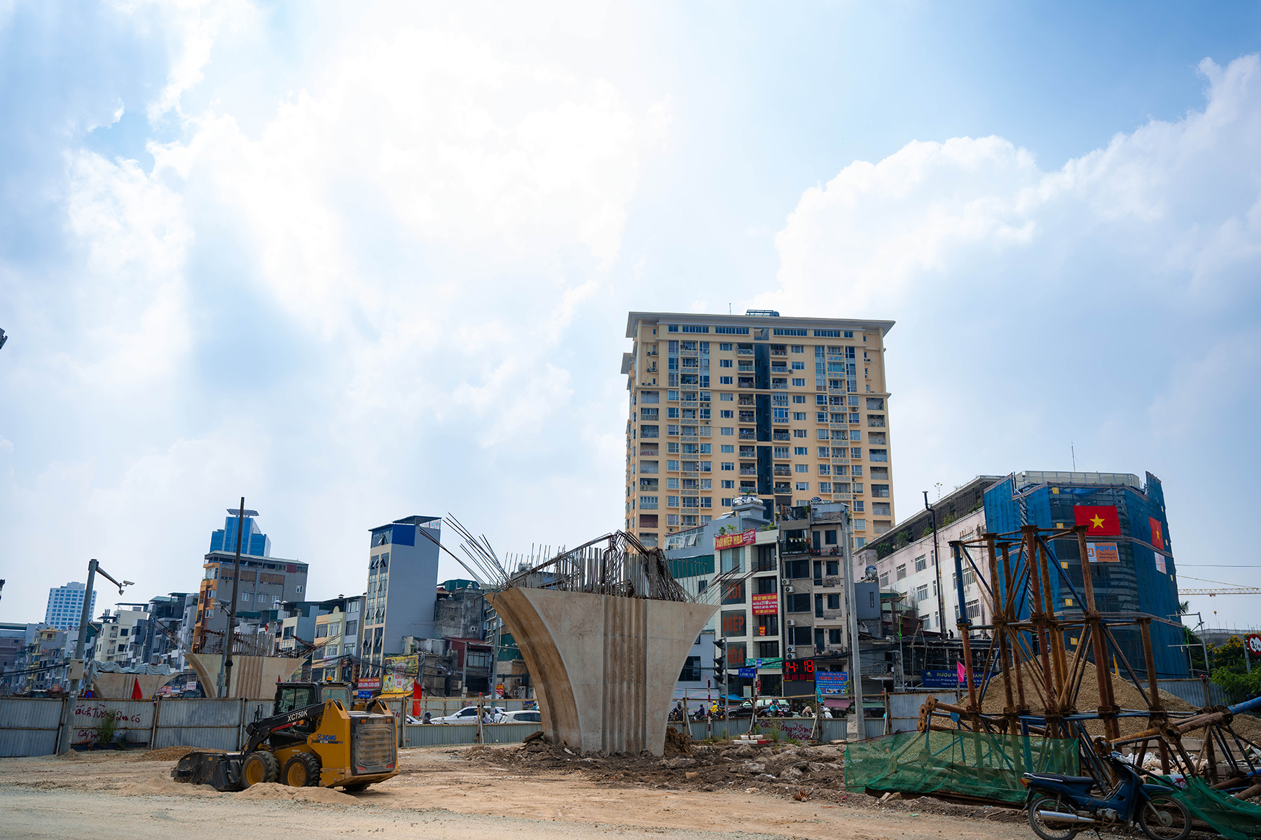 Hà Nội: Diện mạo bất ngờ trên tuyến vành đai 1 Hoàng Cầu - Voi Phục những ngày đầu tháng 6- Ảnh 17.