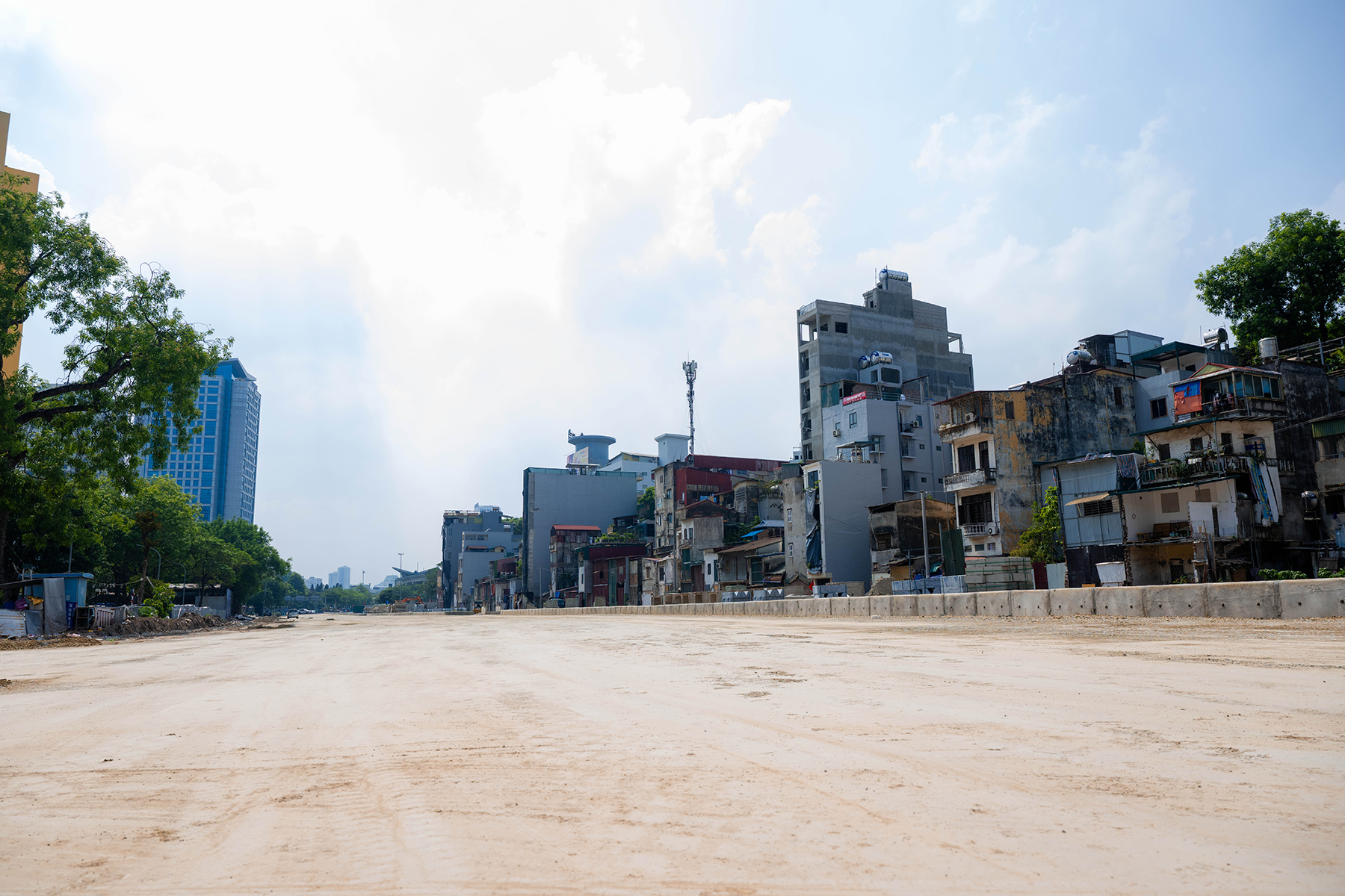 Hà Nội: Diện mạo bất ngờ trên tuyến vành đai 1 Hoàng Cầu - Voi Phục những ngày đầu tháng 6- Ảnh 7.