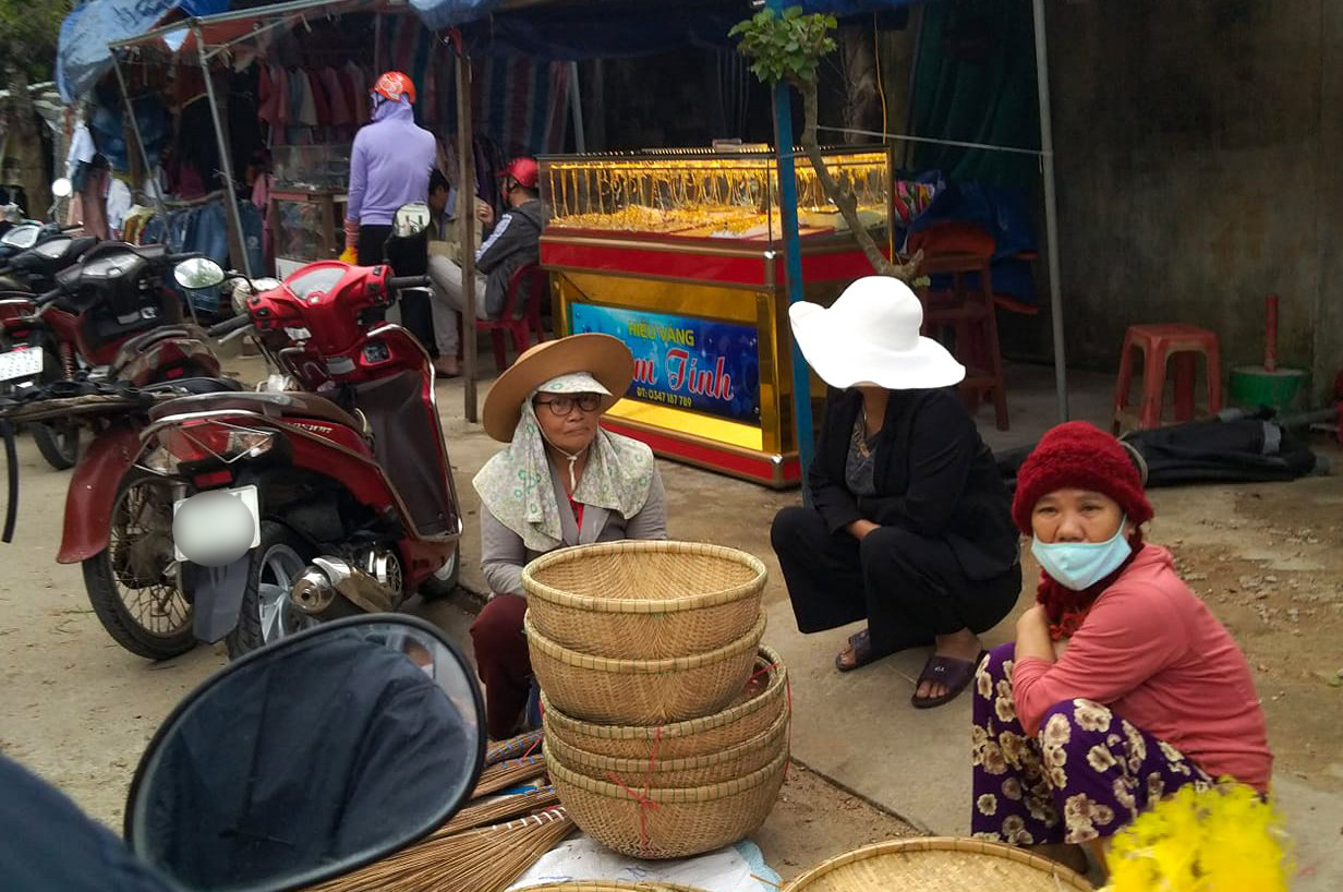 Độc lạ tiệm vàng nằm 