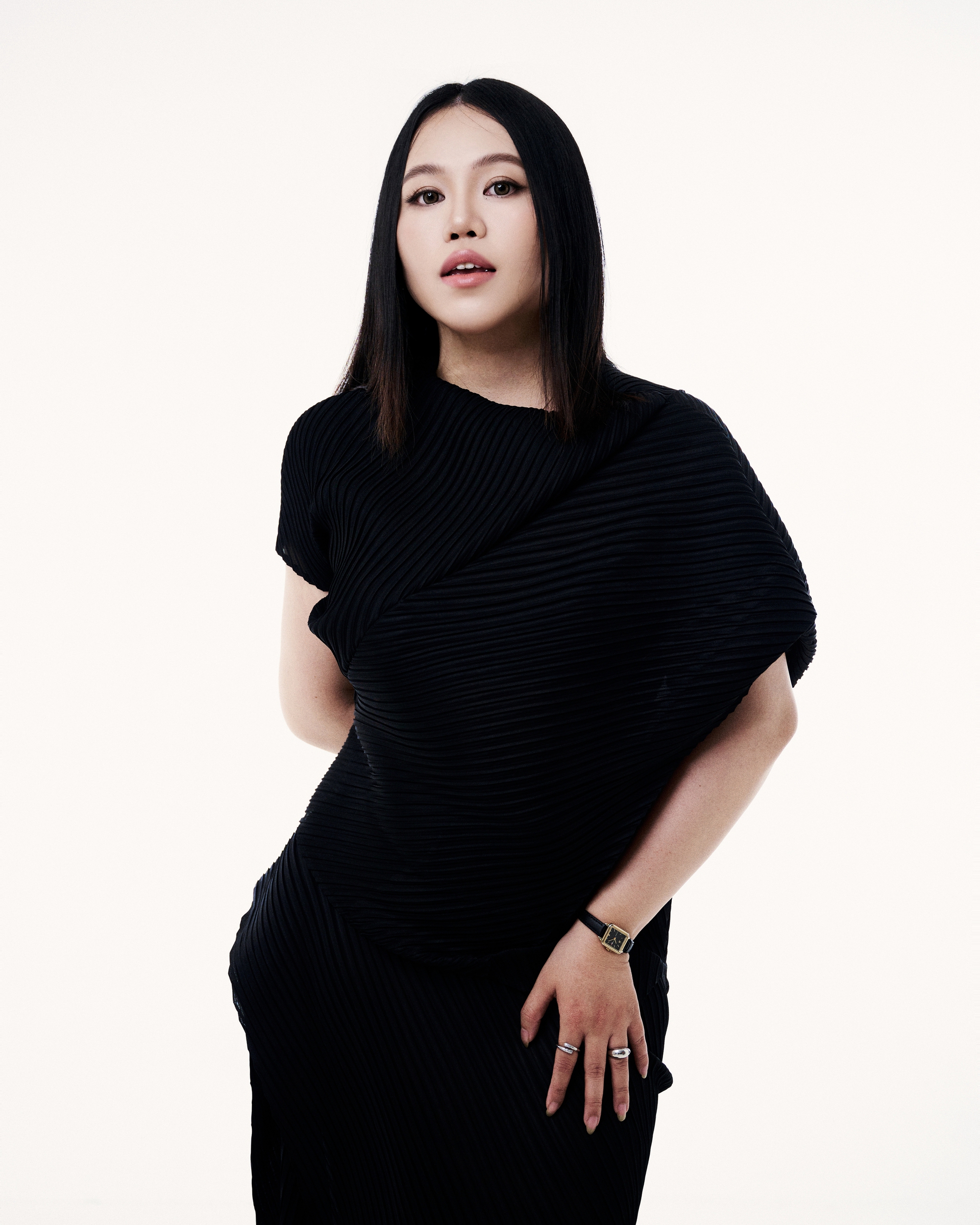 NTK Thảo Nguyễn mang "tr&aacute;i tim v&agrave;ng" l&ecirc;n s&agrave;n diễn Vietnam International Fashion Week 2026 - Ảnh 1.