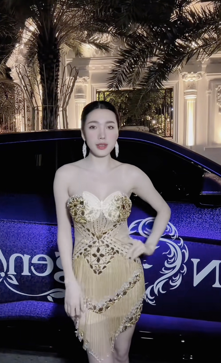 Miền T&acirc;y c&oacute; 1 nh&acirc;n vật chơi kim cương, đồ hiệu đổ đống: Cuộc sống hiện tại trong l&acirc;u đ&agrave;i 2 mặt tiền, diện t&iacute;ch 1.000m2- Ảnh 10.