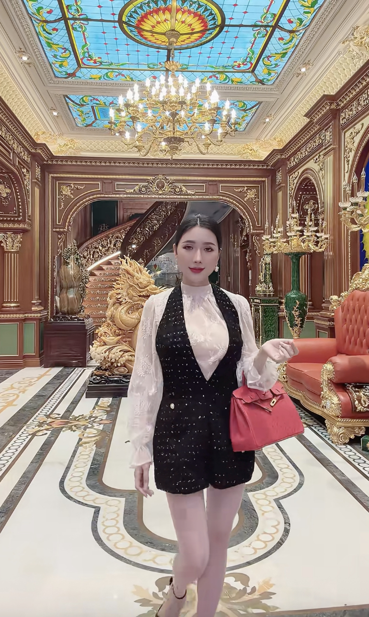 Miền T&acirc;y c&oacute; 1 nh&acirc;n vật chơi kim cương, đồ hiệu đổ đống: Cuộc sống hiện tại trong l&acirc;u đ&agrave;i 2 mặt tiền, diện t&iacute;ch 1.000m2- Ảnh 4.