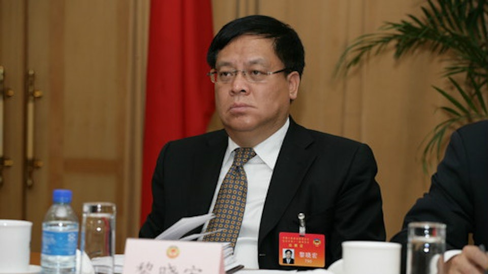 Quan chức Trung Quốc miệng n&oacute;i chống tham nhũng, tay nh&uacute;ng ch&agrave;m - Ảnh 1.