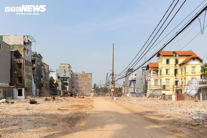Hình hài đường dẫn cầu Tứ Liên Hiện rõ bên sông Hồng năm 2026 - Ảnh 6.