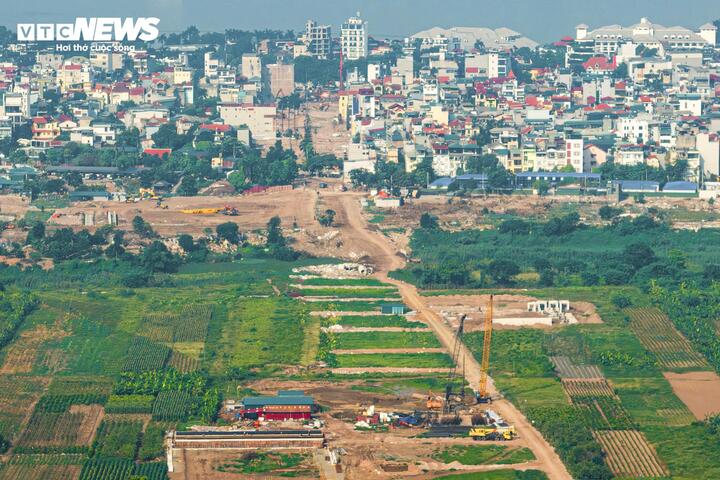 Hình hài đường dẫn cầu Tứ Liên Hiện rõ bên sông Hồng năm 2026 - Ảnh 3.