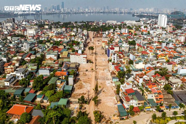 Hình hài đường dẫn cầu Tứ Liên Hiện rõ bên sông Hồng năm 2026 - Ảnh 2.