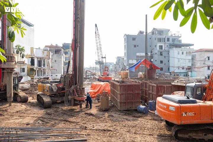 Hình hài đường dẫn cầu Tứ Liên Hiện rõ bên sông Hồng năm 2026 - Ảnh 15.