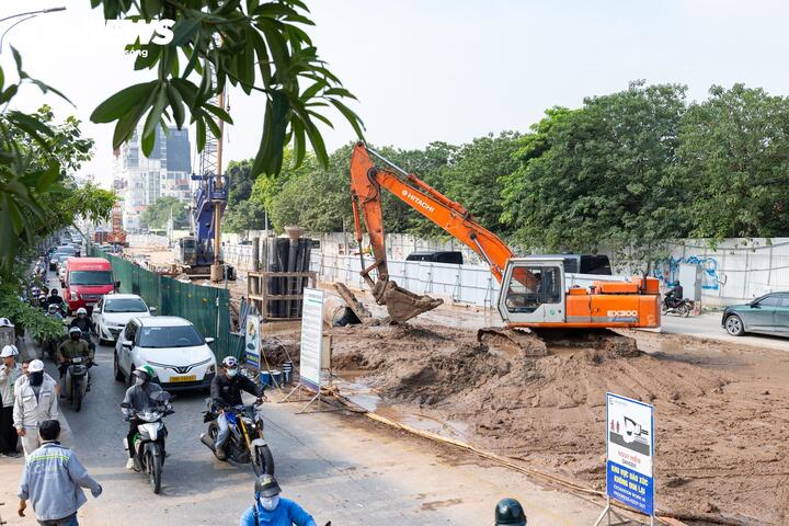 Hình hài đường dẫn cầu Tứ Liên Hiện rõ bên sông Hồng năm 2026 - Ảnh 12.