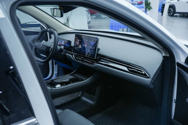 Giảm 600kg, chạy 500km/sạc: Xe mới nhất VinFast c&oacute; g&igrave; m&agrave; khiến hơn 12.000 người xuống tiền? - Ảnh 3.