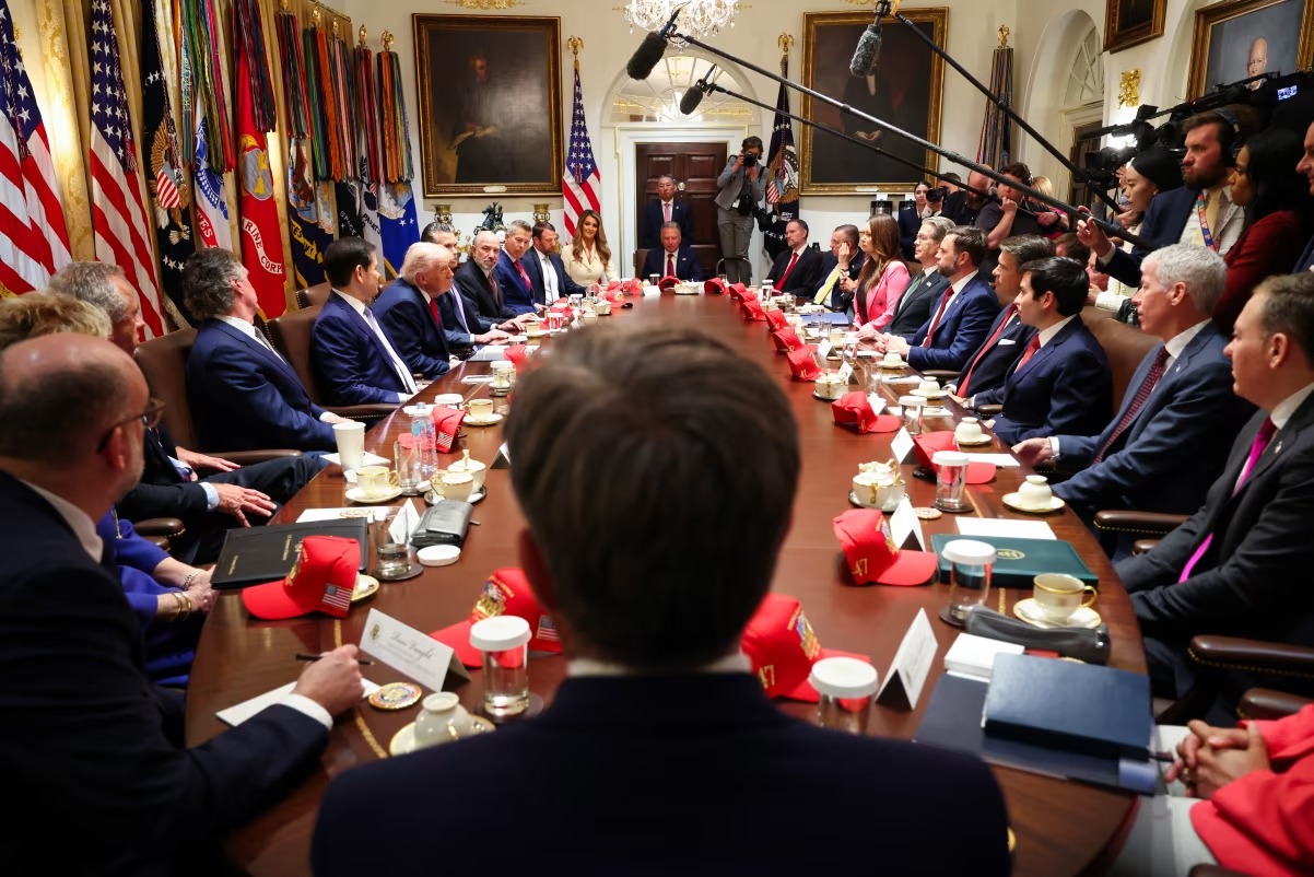 &Ocirc;ng Trump giữ &ldquo;l&aacute; b&agrave;i cuối c&ugrave;ng&rdquo; trong thỏa thuận với Iran: Đ&oacute; l&agrave; g&igrave;? - Ảnh 1.