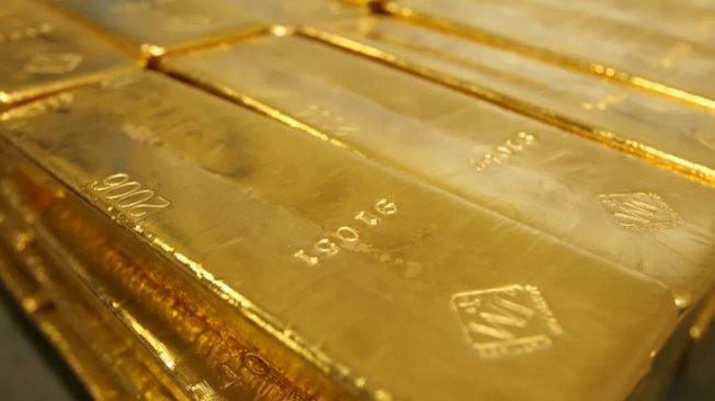 Đột k&iacute;ch tư gia cựu vi&ecirc;n chức, thu giữ v&agrave;ng v&agrave; tiền mặt khủng - Ảnh 1.