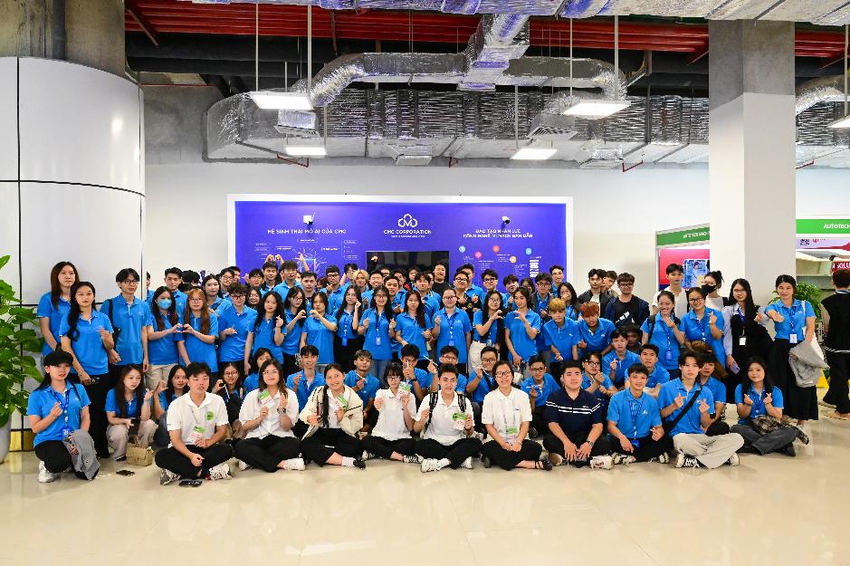 Học ng&agrave;nh Truyền th&ocirc;ng đa phương tiện liệu c&oacute; bị thay thế bởi AI? - Ảnh 1.