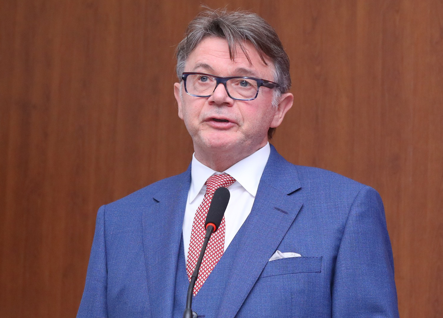HLV Troussier h&eacute; lộ mong muốn t&aacute;i xuất, điểm đến l&agrave; đội b&oacute;ng top 5 thế giới - Ảnh 2.