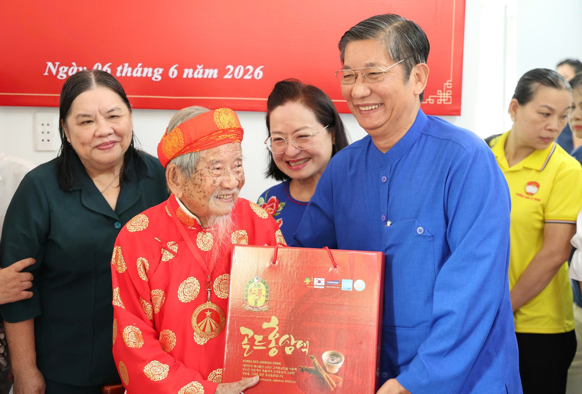 TPHCM trao căn hộ cho nh&agrave; nghi&ecirc;n cứu Nguyễn Đ&igrave;nh Tư  - Ảnh 5.