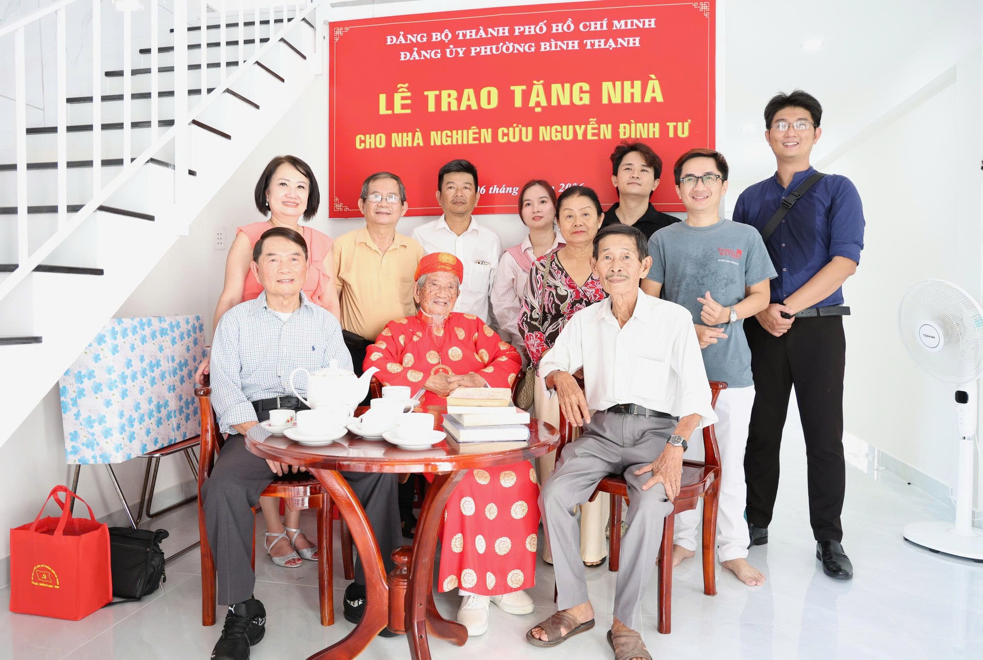TPHCM trao căn hộ cho nh&agrave; nghi&ecirc;n cứu Nguyễn Đ&igrave;nh Tư  - Ảnh 6.