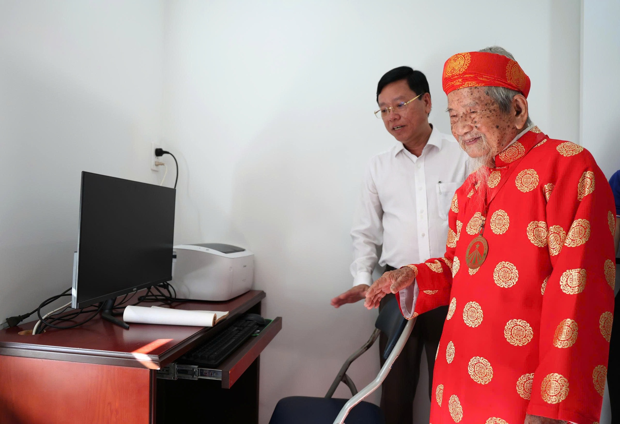 TPHCM trao căn hộ cho nh&agrave; nghi&ecirc;n cứu Nguyễn Đ&igrave;nh Tư  - Ảnh 3.