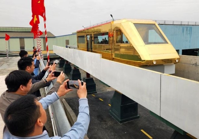 Việt Nam vừa có đoàn tàu dát vàng được chạy thử dưới lòng đất, thiết kế chở được 80 khách - Ảnh 3.